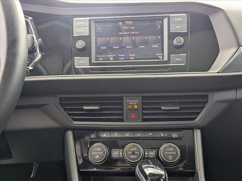 Used 2023 Volkswagen Jetta SE w/ Panoramic Sunroof Package FWD image 13