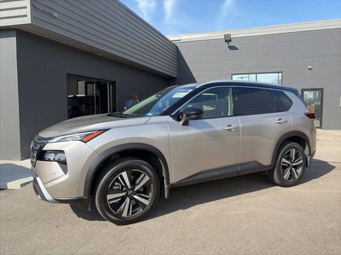 Used 2025 Nissan Rogue SL w/ Tech Package image 6