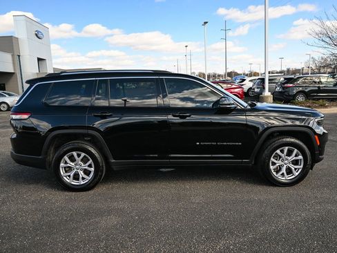 Used 2022 Jeep Grand Cherokee L Limited w/ Luxury Tech Group II image 3