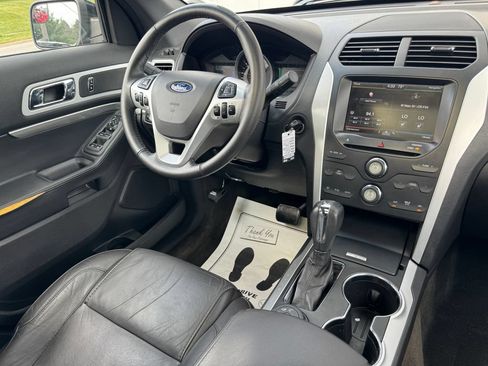 Used 2014 Ford Explorer XLT w/ Equipment Group 202A AWD/4WD image 25