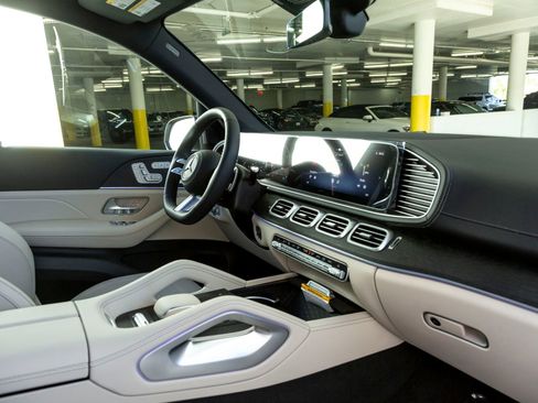 New 2025 Mercedes-Benz GLS 580 4MATIC image 29