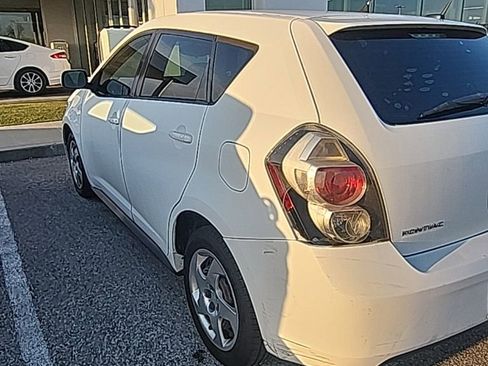Used 2010 Pontiac Vibe w/ Preferred Package FWD image 5