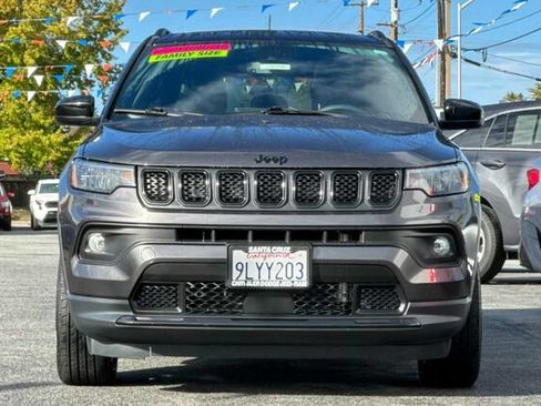 Used 2023 Jeep Compass Latitude w/ Sun and Sound Group AWD/4WD image 9