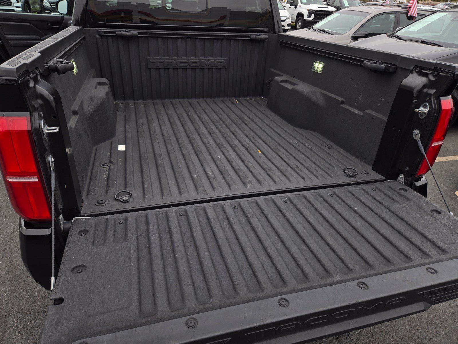Certified 2025 Toyota Tacoma SR5 AWD/4WD image 23