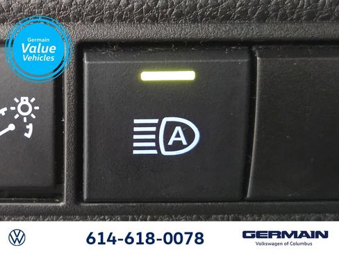 Used 2020 Toyota Corolla LE FWD image 29