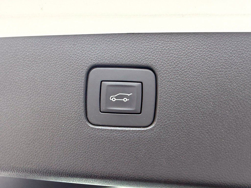 Used 2025 Buick Envista Sport Touring w/ Convenience I Package FWD image 38