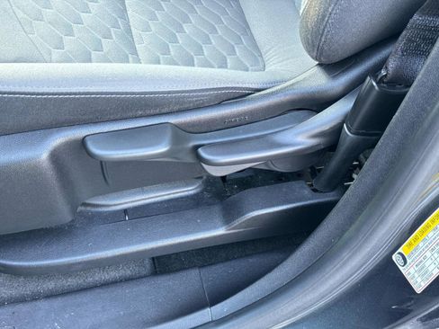 Used 2018 Chevrolet Equinox LS image 22