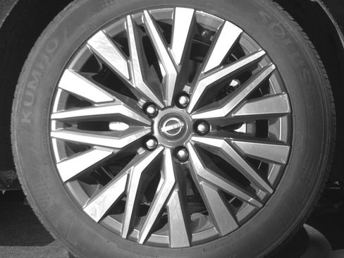 Used 2025 Nissan Altima 2.5 SV image 13