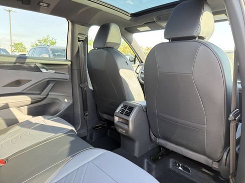 New 2026 Volkswagen Tiguan SE R-Line FWD image 17