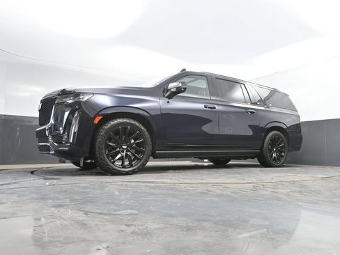 Used 2024 Cadillac Escalade ESV Sport Platinum w/ LPO, ONYX Package AWD/4WD image 43