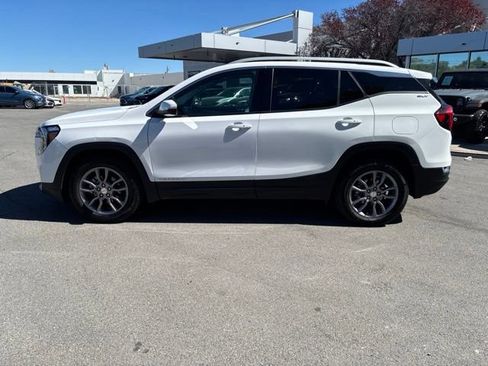 Used 2024 GMC Terrain SLT AWD/4WD image 2
