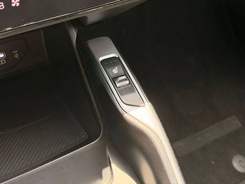 Used 2024 Kia Sorento S FWD image 33
