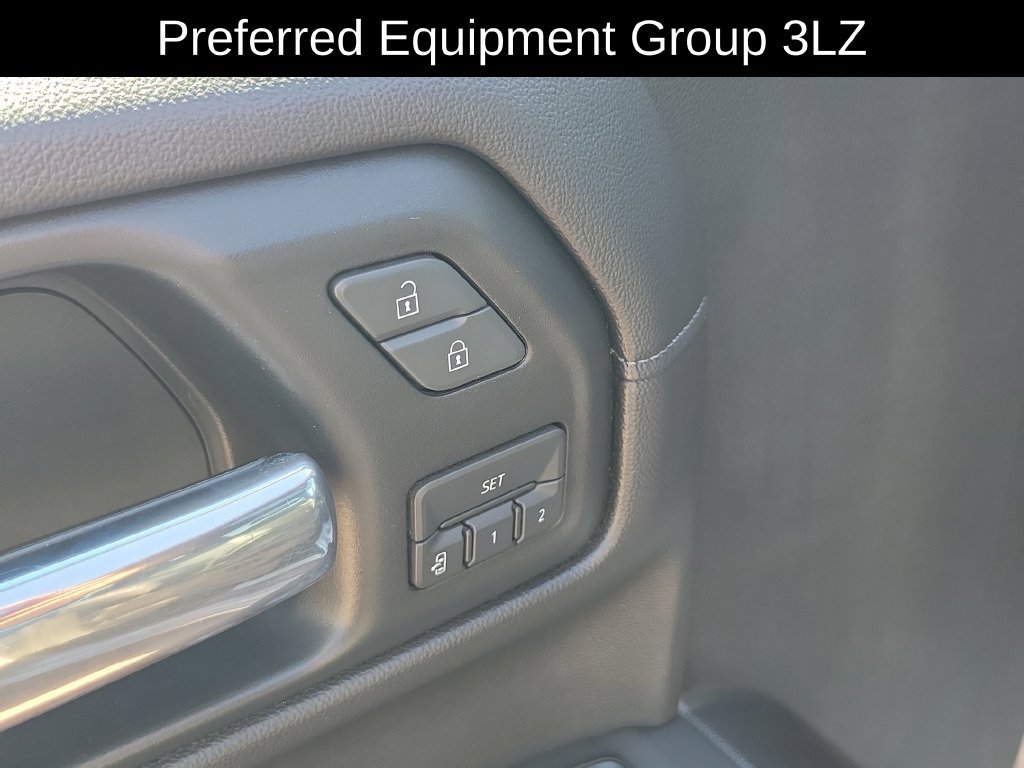 Used 2019 Chevrolet Silverado 1500 High Country w/ Technology Package AWD/4WD image 13