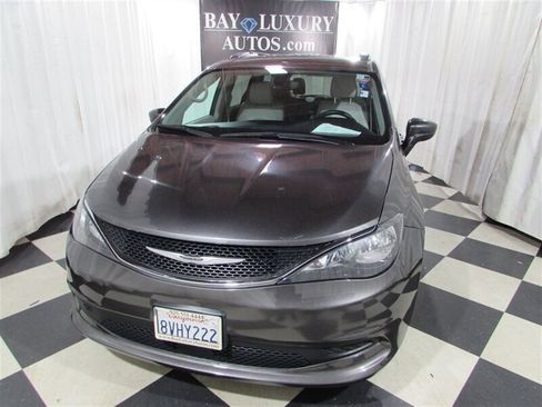 Used 2021 Chrysler Voyager Lxi image 6
