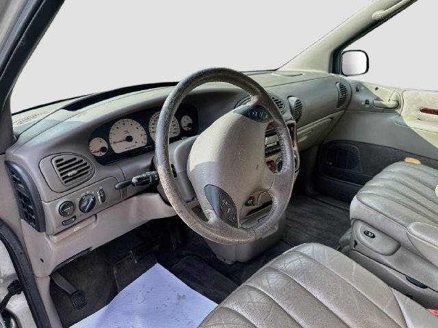 Used 2000 Chrysler Town & Country Limited AWD/4WD image 9