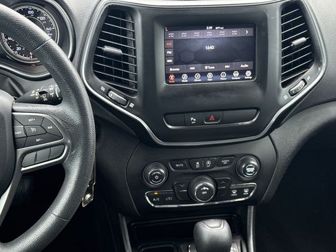 Used 2020 Jeep Cherokee Latitude FWD image 27