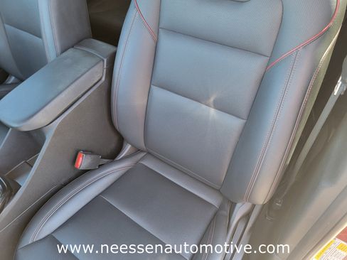 Used 2024 Chevrolet Trax RS w/ Sunroof Package image 16