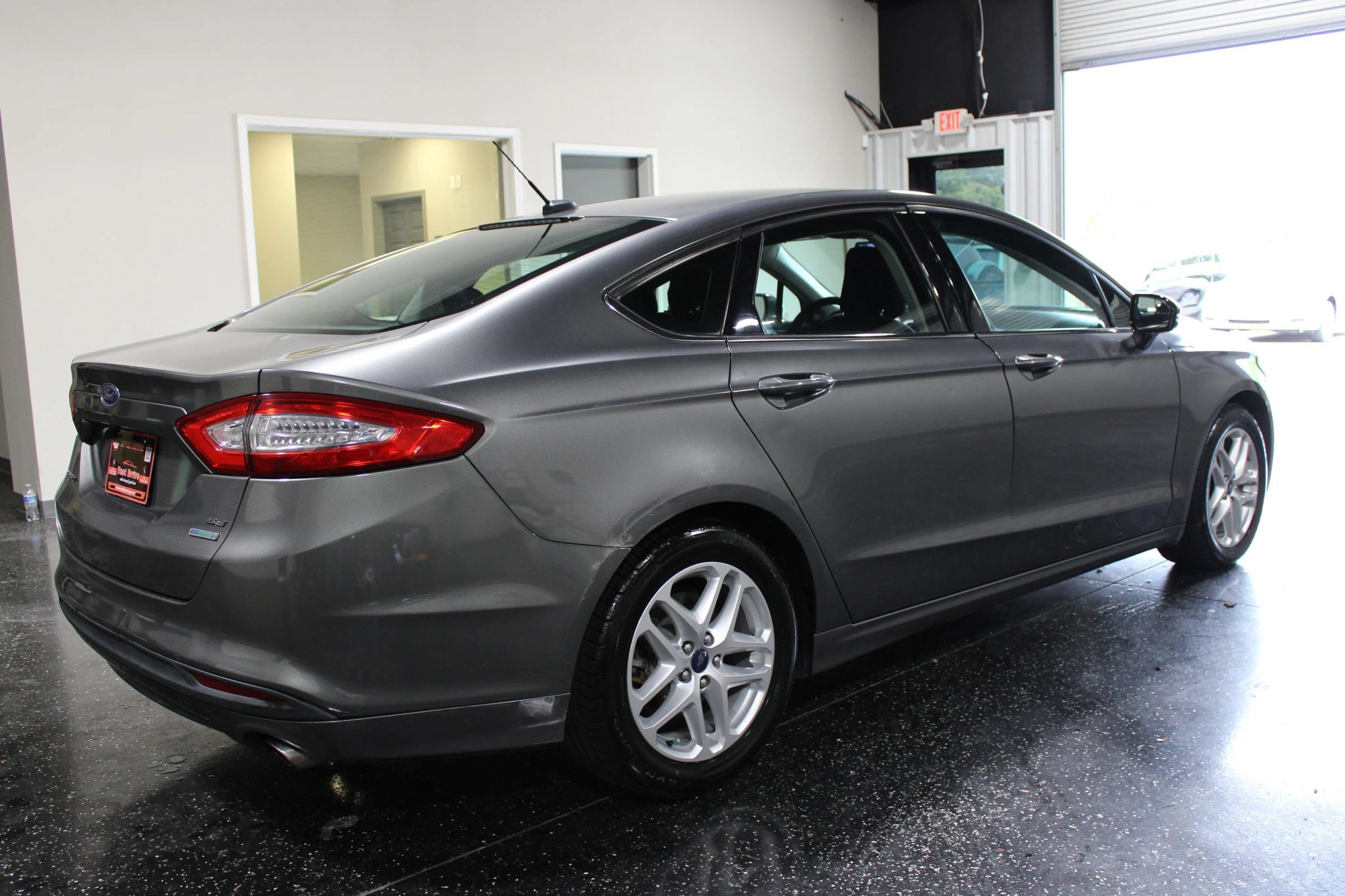 Used 2014 Ford Fusion SE FWD image 3