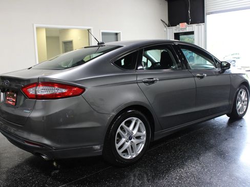 Used 2014 Ford Fusion SE FWD image 3