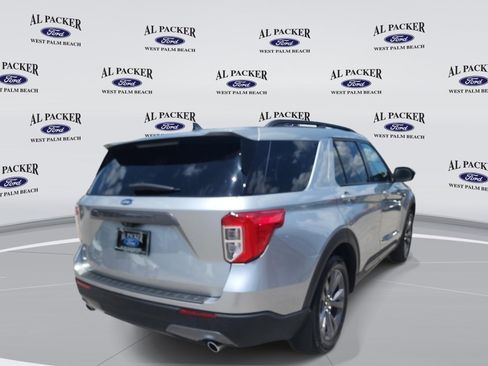 Used 2023 Ford Explorer XLT w/ Equipment Group 202A RWD image 6