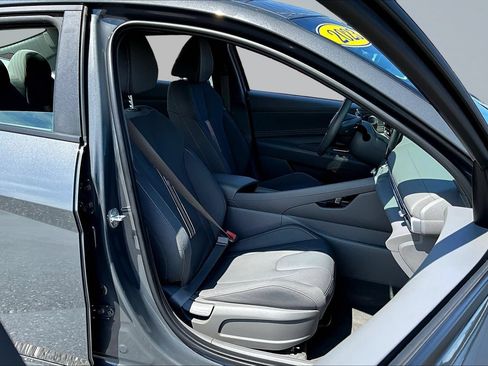 Used 2023 Hyundai Elantra SEL w/ Convenience Package FWD image 24