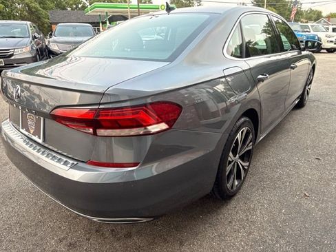 Used 2021 Volkswagen Passat 2.0T SE FWD image 5