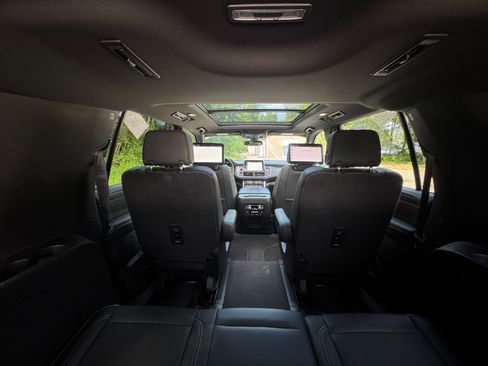 Used 2022 GMC Yukon XL SLT w/ SLT Premium Package AWD/4WD image 57