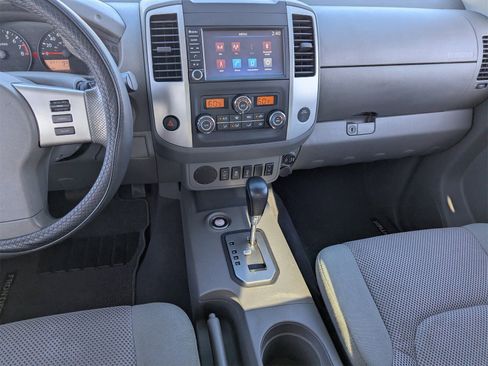 Used 2020 Nissan Frontier SV image 17