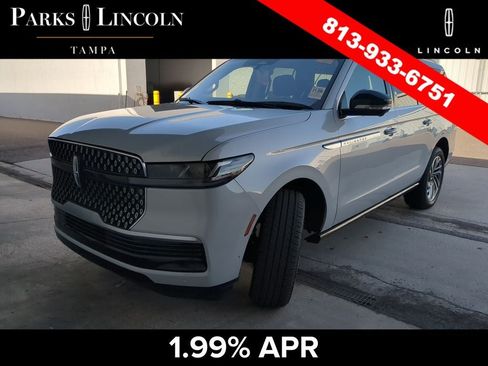 Used 2025 Lincoln Navigator L Reserve AWD/4WD image 3
