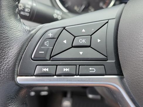 Used 2017 Nissan Rogue SV image 21