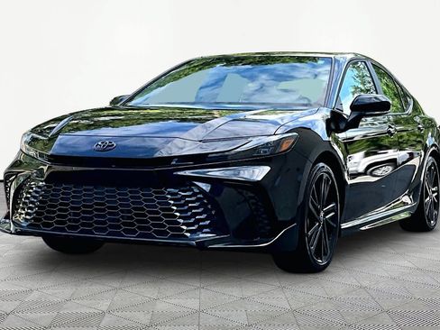 Used 2025 Toyota Camry XSE FWD image 2