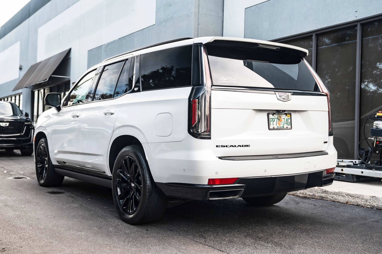 Used 2021 Cadillac Escalade Sport Platinum w/ LPO, ONYX Package AWD/4WD image 9