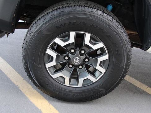 Used 2017 Toyota Tacoma TRD Off-Road image 26