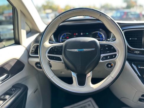 Used 2018 Chrysler Pacifica Limited w/ Advanced Safetytec Group image 19