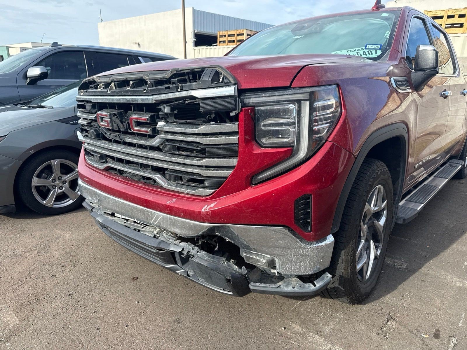 Used 2023 GMC Sierra 1500 SLT w/ SLT Premium Package AWD/4WD image 4