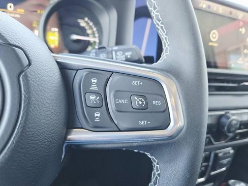 Used 2025 Jeep Wrangler Unlimited Sahara image 22