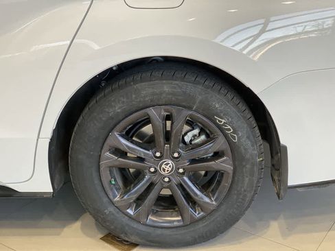 Used 2025 Toyota Sienna XSE w/ XSE Premium Package image 13