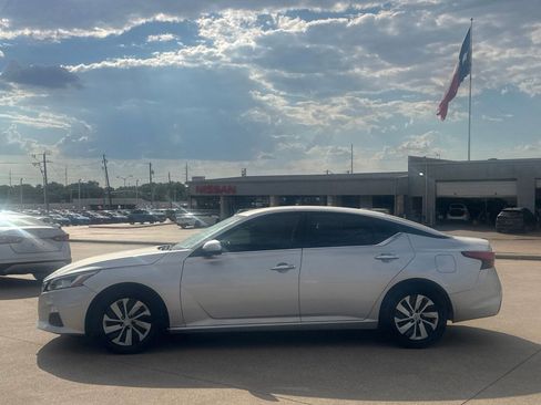 Used 2020 Nissan Altima 2.5 S FWD image 15