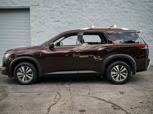 Used 2022 Nissan Pathfinder SL w/ SL Black Package image 9