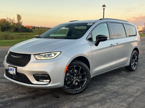 New 2026 Chrysler Pacifica Limited w/ S Appearance Package image 39