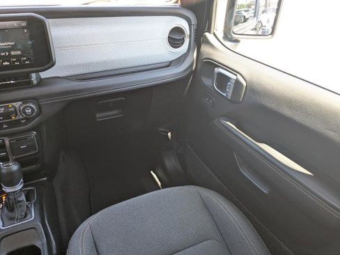 Used 2025 Jeep Wrangler Unlimited Sahara AWD/4WD image 17