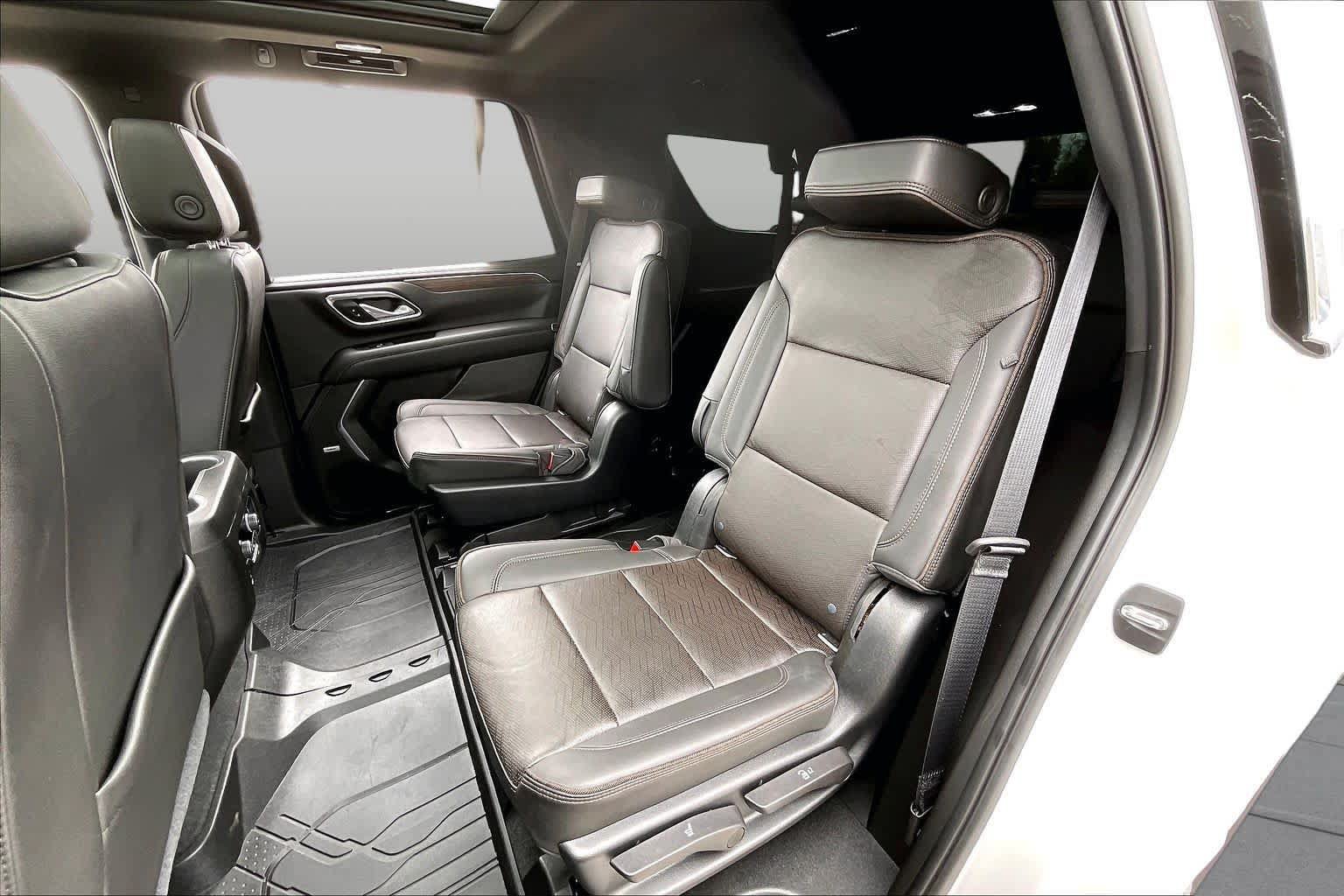 Used 2021 Chevrolet Tahoe High Country w/ Premium Package AWD/4WD image 19