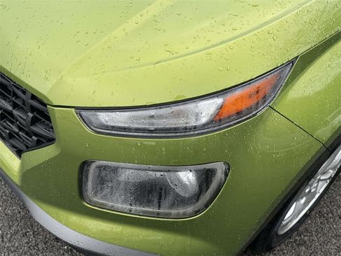 Certified 2022 Hyundai Venue SE image 8