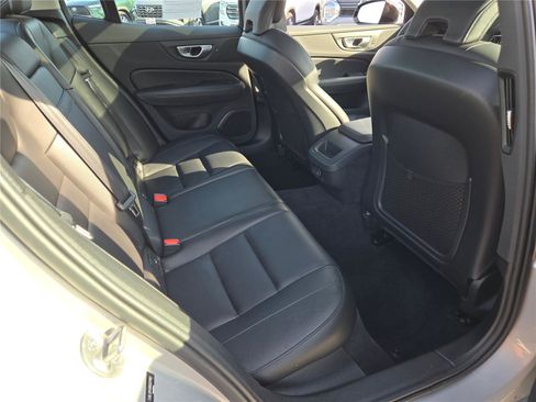 Used 2024 Volvo S60 B5 Core image 11