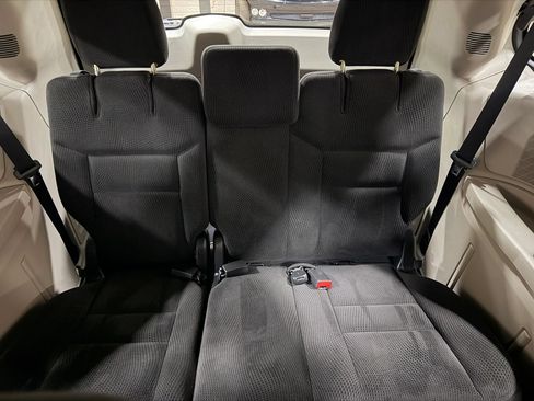Used 2017 Dodge Grand Caravan SE FWD image 39