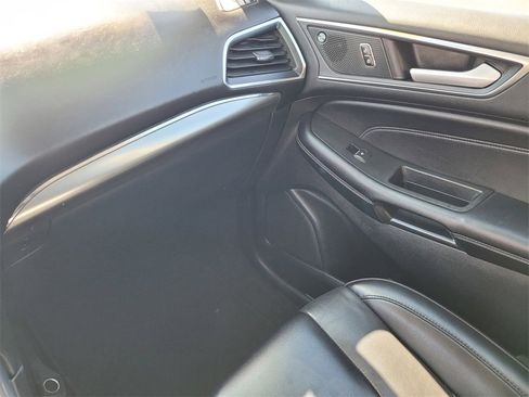 Used 2022 Ford Edge Titanium image 13