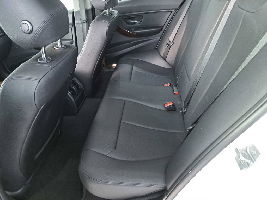 Used 2016 BMW 320i Sedan RWD image 24