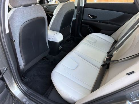 Used 2025 Hyundai Elantra Limited FWD image 31
