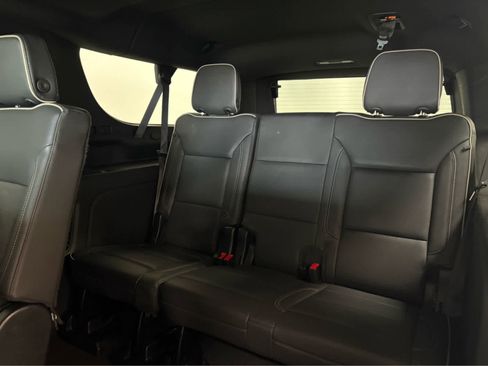 Used 2024 GMC Yukon XL SLT AWD/4WD image 17