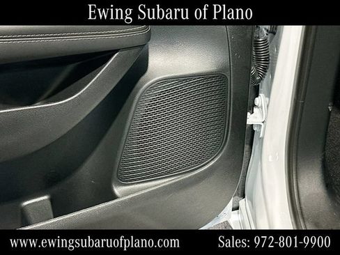 Used 2025 Chrysler Pacifica Limited FWD image 19